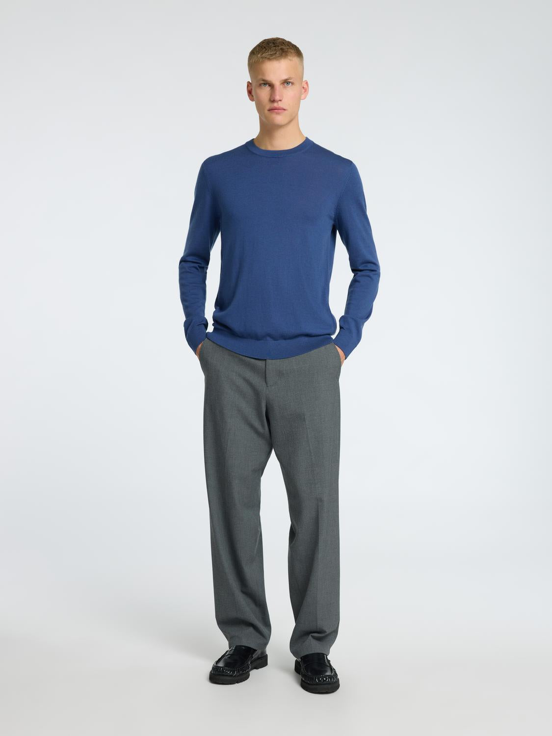 model_shot-front_full